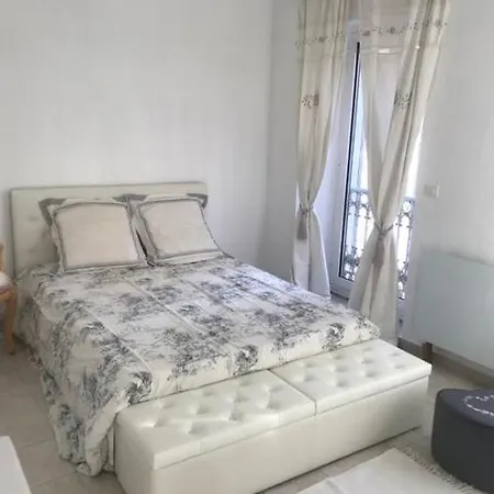 Palais Des Festival Large White Bedroom Homestay *