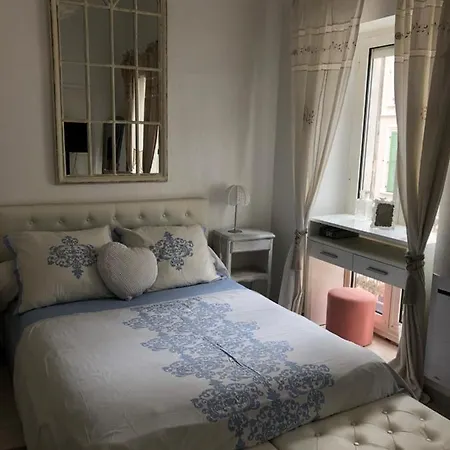 홈스테이 Palais Des Festival Large White Bedroom *
