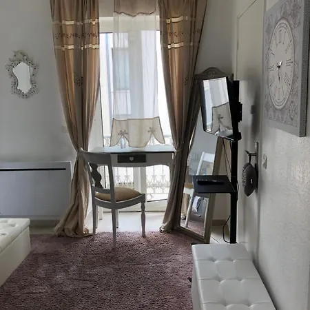 Palais Des Festival Large White Bedroom 홈스테이 칸느