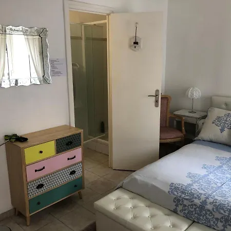 Palais Des Festival Large White Bedroom 홈스테이 *